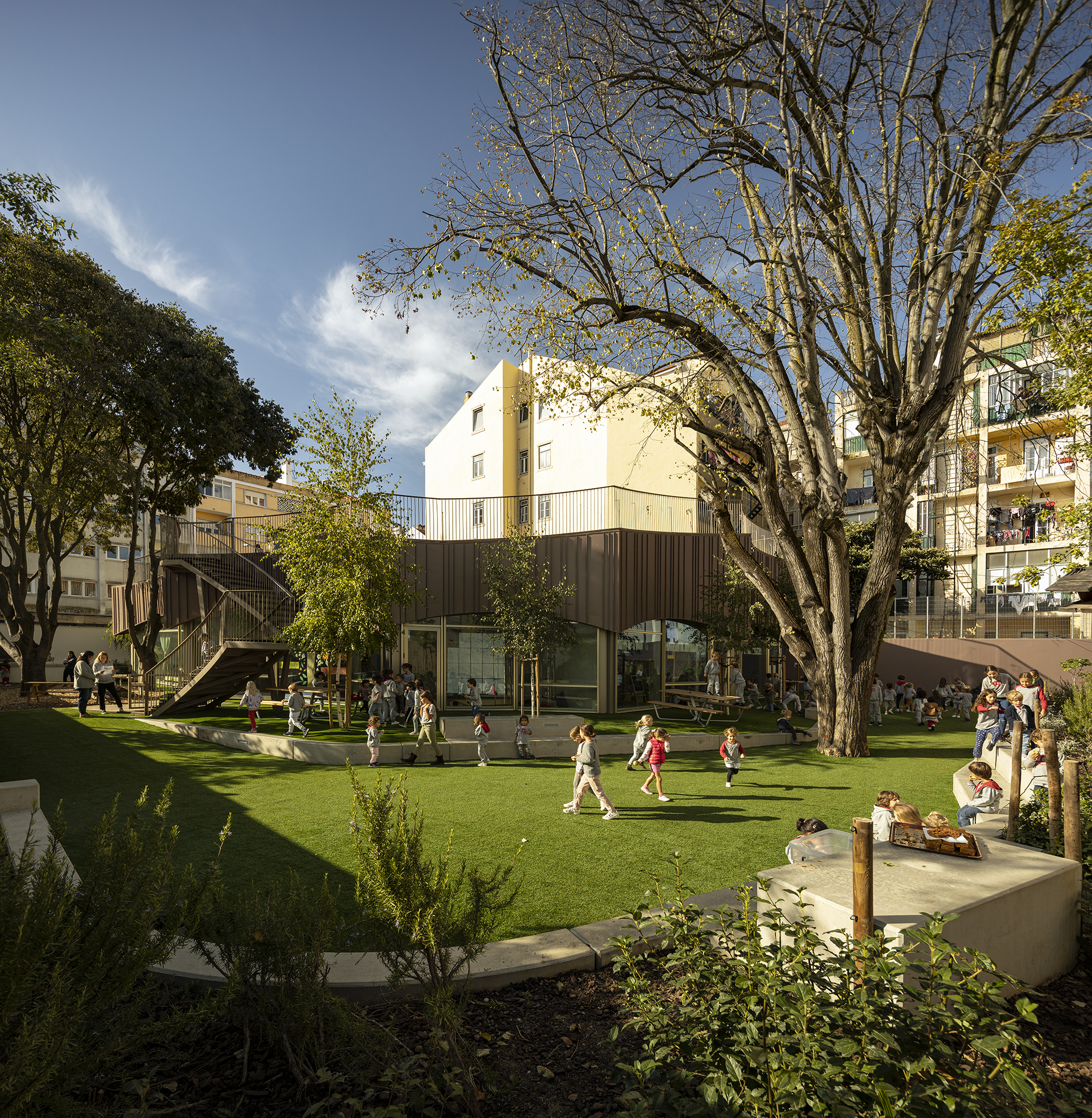 Fotografia — Redbridge School, Campo de Ourique, Lisboa, Portugal
